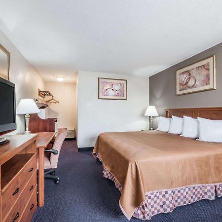 Red Carpet Inn Lancaster Bagian luar foto