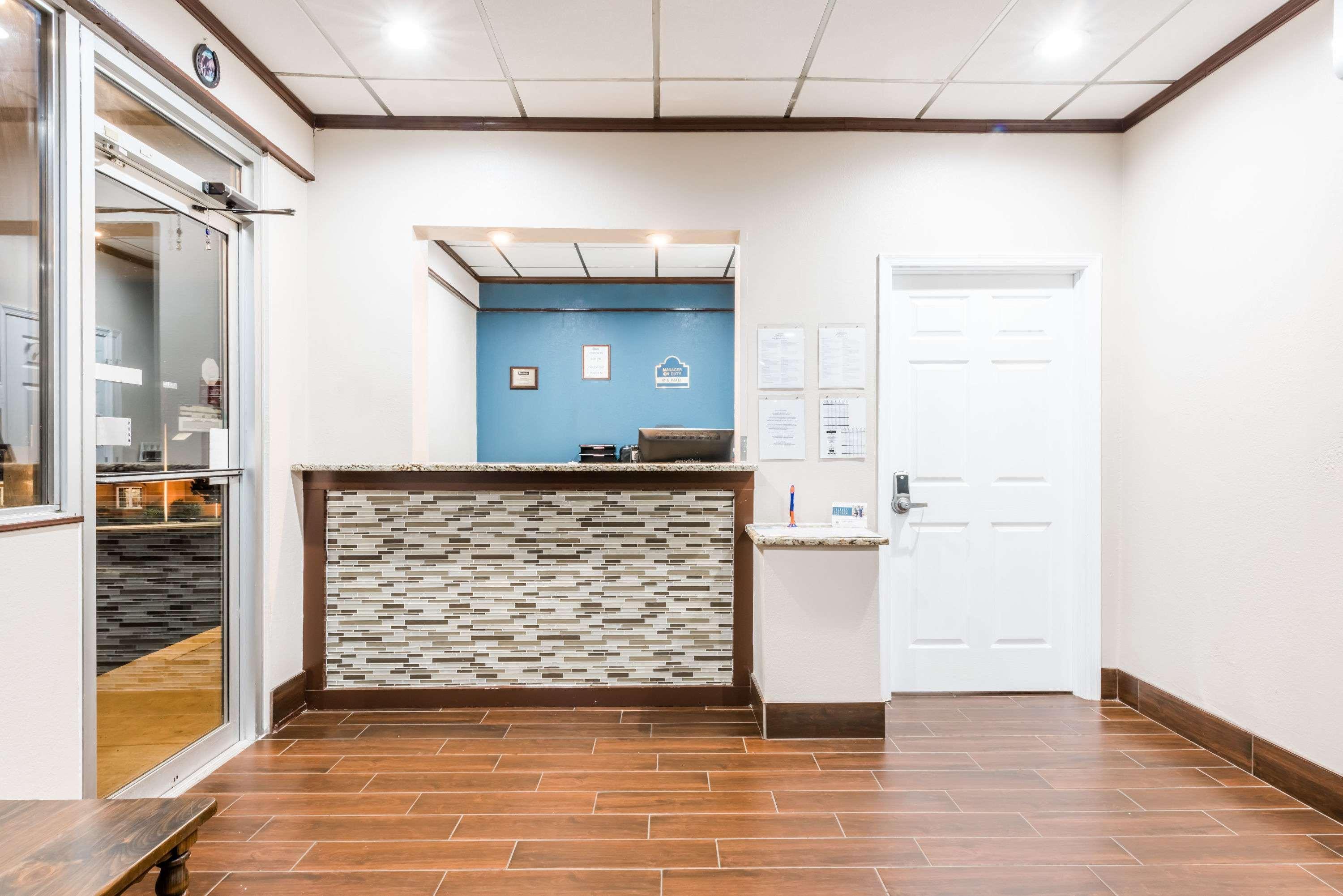 Red Carpet Inn Lancaster Bagian luar foto