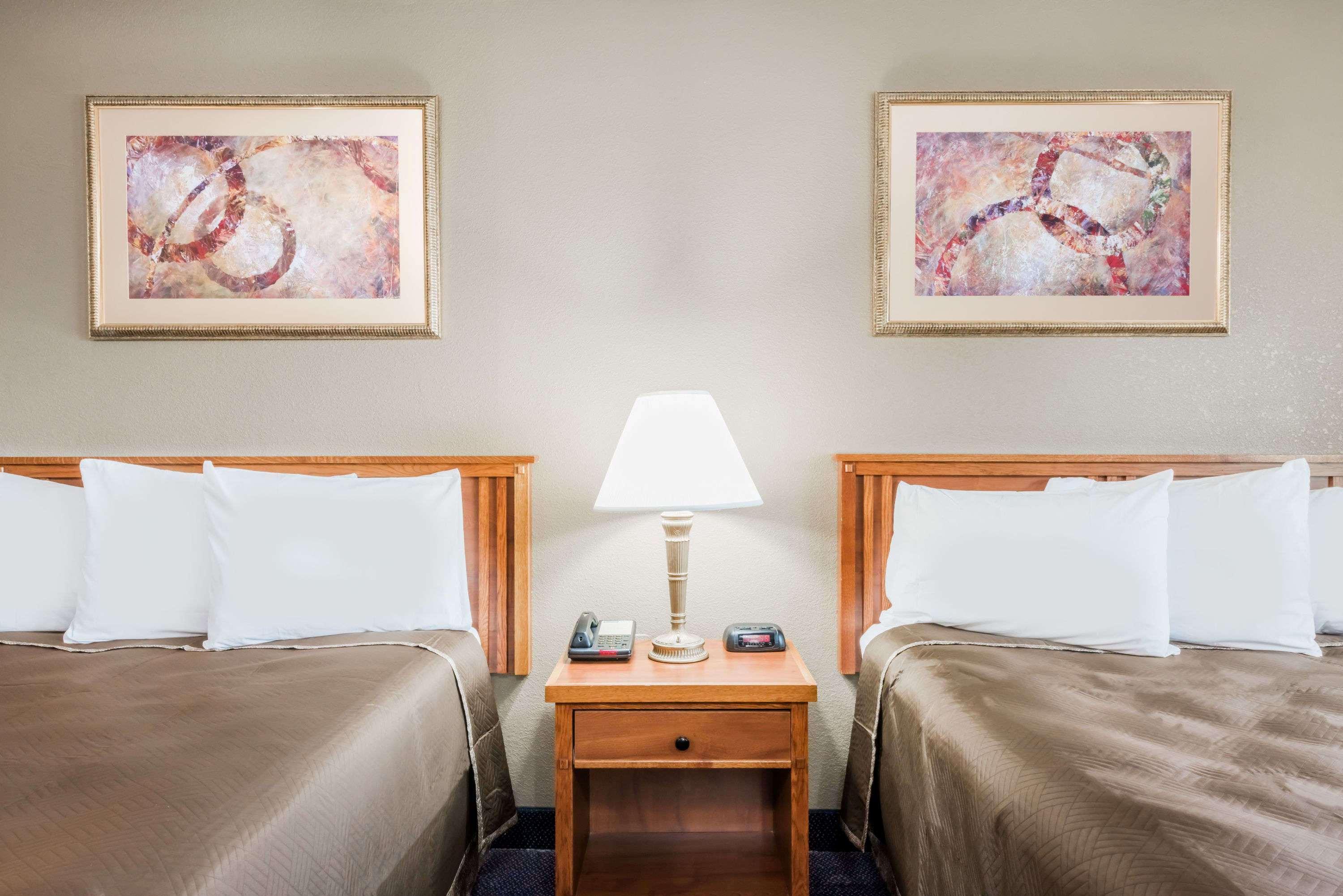 Red Carpet Inn Lancaster Bagian luar foto