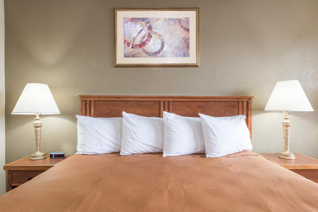 Red Carpet Inn Lancaster Bagian luar foto