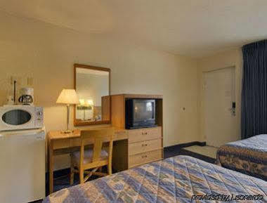 Red Carpet Inn Lancaster Bagian luar foto